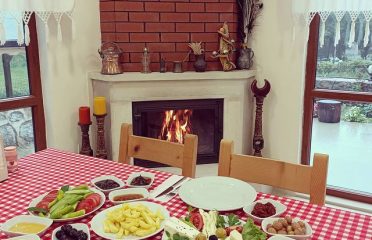 Ovacık Bio Vadi kahvaltı-gözleme